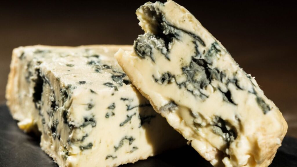 Masgonzola vs. Gorgonzola: Understanding the Differences and Similarities